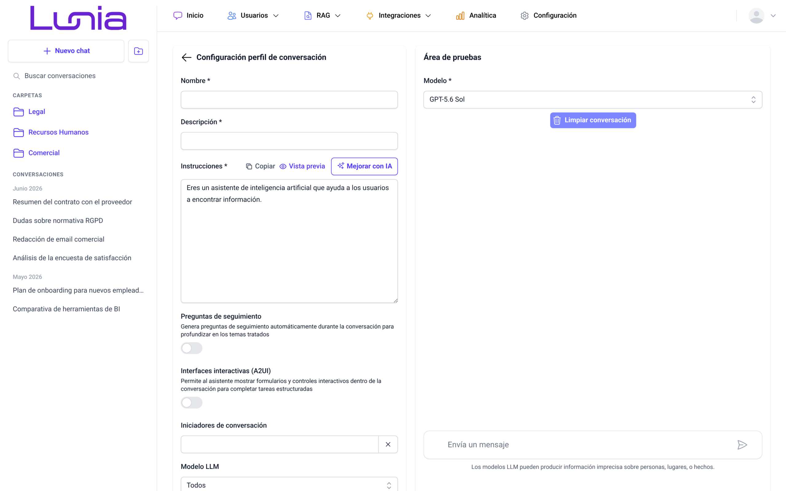 Pantalla de creación de un perfil: a la izquierda el formulario Configuración perfil de conversación con Nombre, Descripción, Instrucciones y los interruptores de Preguntas de seguimiento e Interfaces interactivas; a la derecha el Área de pruebas con el selector Modelo, el botón Limpiar conversación y la caja Envía un mensaje